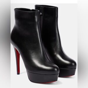 Christian Louboutin
Leather ankle boots